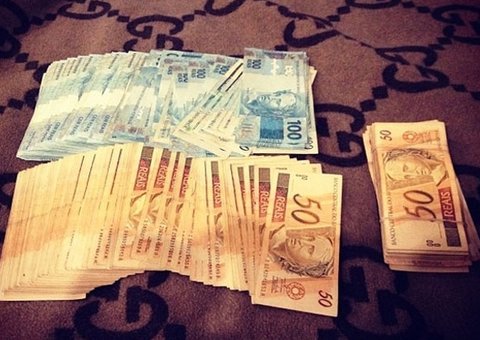 PF apreende R$ 70 mil com prefeito em Manacapuru