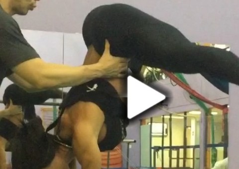 Elasticidade e curvas de Gracyanne Barbosa surpreendem em vídeo