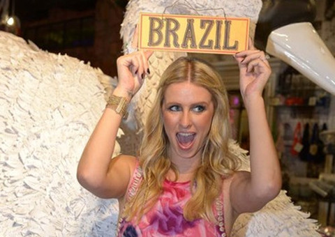  Nicky Hilton confere nova loja da Rosa Chá
