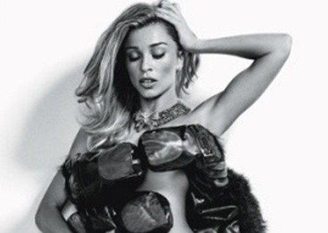  Grazi Massafera posa seminua e é questionada sobre volta com Cauã Reymond