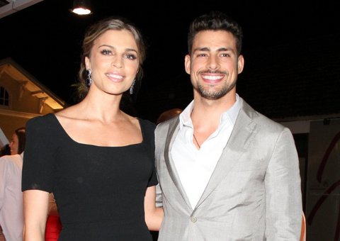 Cauã Reymond e Grazi Massafera fogem de paparazzi para não serem flagrados juntos