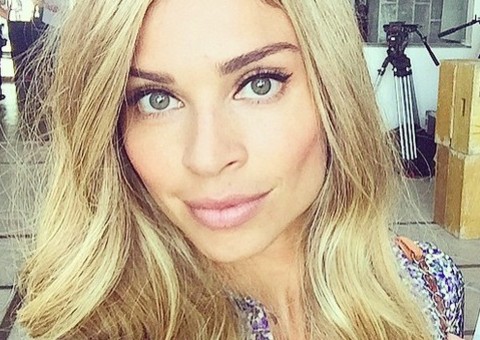  Grazi Massafera muda visual para fazer propaganda de tintura