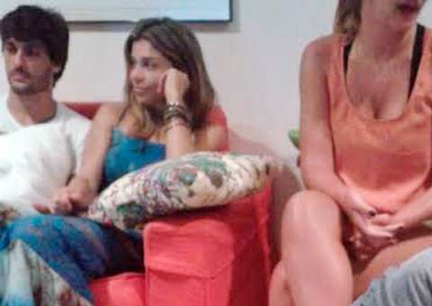  Assessoria de Grazi Massafera nega romance após atriz aparecer coladinha com empresário