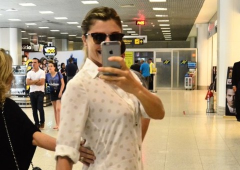 Grazi  Massafera 'se vinga' de paparazzo 