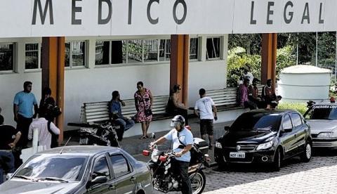 Feto jogado no igarapé dentro de pote de margarina