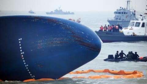Capitão de balsa defende decisão de adiar retirada de passageiros