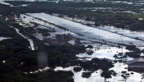 Enchentes deixam mais de 10 mil desabrigados no Paraguai