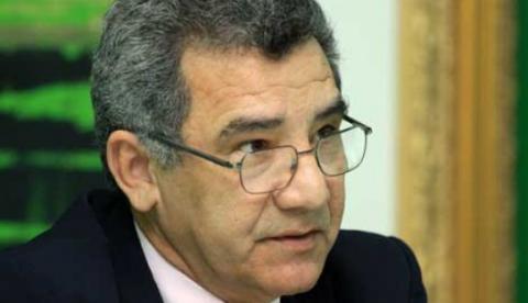  UEA: Aldemir sai. Assume Cleinaldo 