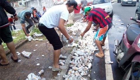 Palete cai e espalha 'alegria' na Efigênio Sales