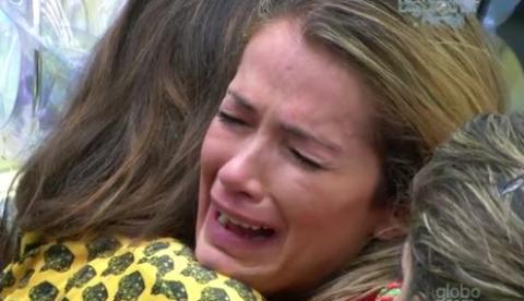 Fani chora por não querer ir ao paredão