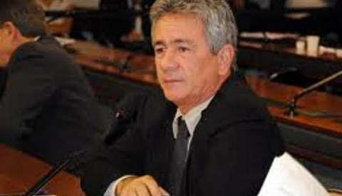 Veja diz que Carlos Souza trabalhou mais pelo Brasil