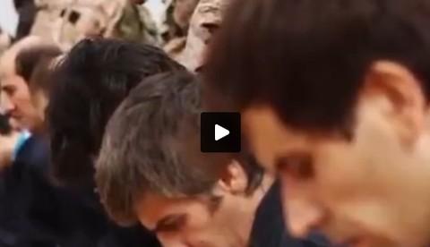   Vídeo mostra Estado Islâmico decapitando humanitário americano e 18 soldados