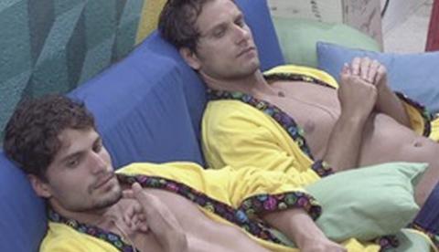 Eliéser revela quer tem que atender o Big Fone