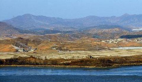 Coreia do Sul detém americano que queria chegar ao Norte a nado