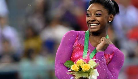 Ginasta ganha o mundial mas perde para abelha 