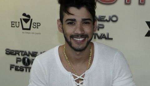 Após declaração, Gusttavo Lima se reúne com empresários