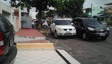 Abusado fura pneu de quem estaciona em frente à sua casa na Getúlio Vargas