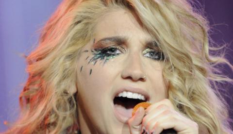 Kesha diz que já invadiu a casa do popstar Prince