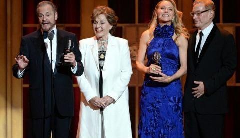 Musical "Kinky Boots" triunfa em premiação do teatro americano 