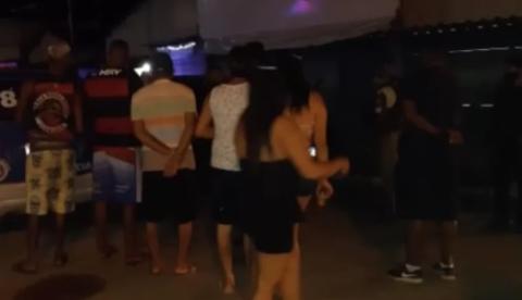 Festa clandestina com aproximadamente 100 pessoas é fechada pela polícia