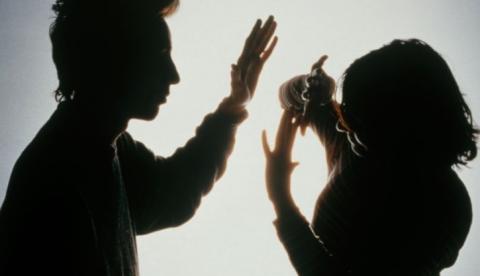 Homem é preso após agredir e estuprar ex-namorada 