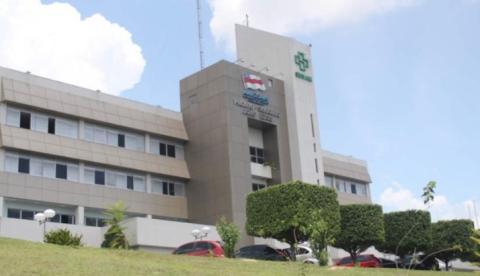 Adolescente é baleado por motoqueiro em rua de Manaus 