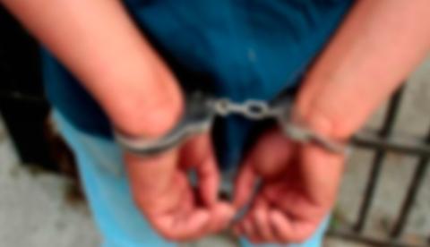 Mulher denuncia e marido é preso após ser flagrado estuprando enteada de 9 anos