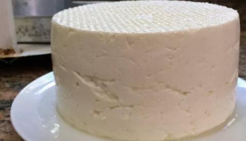 Saiba como fazer queijo em casa usando apenas 3 ingredientes