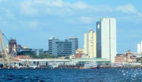 Sem obedecer normas de distanciamento embarcação é flagrada no Roadway