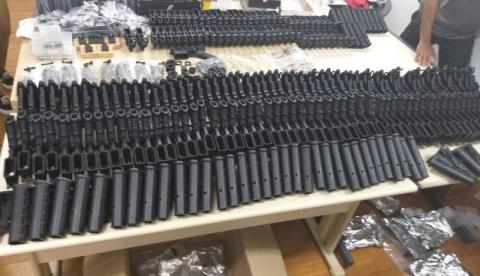 Armas apreendidas em favelas podem ter sido vendidas por suspeito de matar Marielle Franco