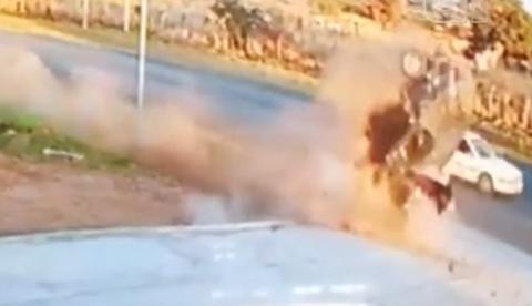 Vídeo impressionante mostra motorista sendo arremessado de veículo; Assista 