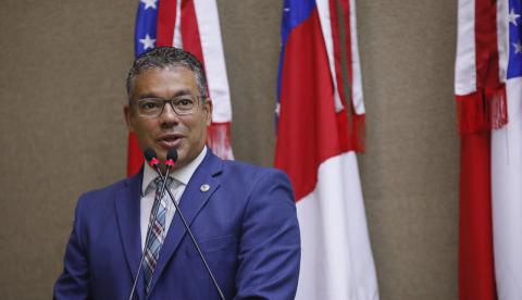 Josué revoga suspensão e diz que CPI da Educação será aberta na Aleam