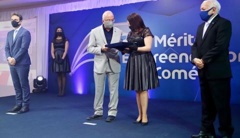 Fecomércio faz entrega do Diploma do Mérito Empreendedor em Manaus