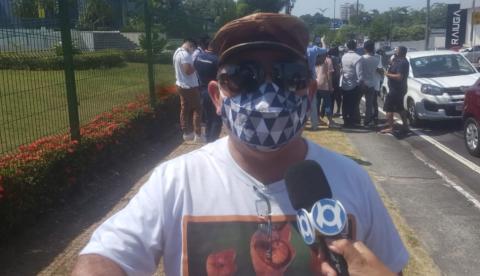 Professores realizam protesto em frente à Aleam contra volta às aulas em Manaus