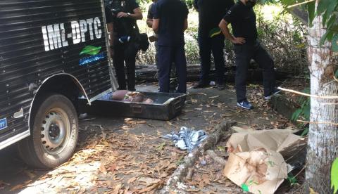 Com bilhete de facção, corpo de mulher é encontrado dentro de caixa em Manaus