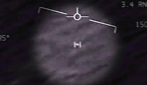 EUA vai lançar força-tarefa para investigar OVNIs sobrevoando base militar