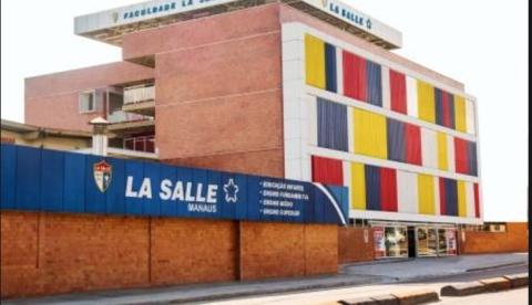 Colégio particular onde alunos passaram mal usa água de poço, diz Manaus Ambiental