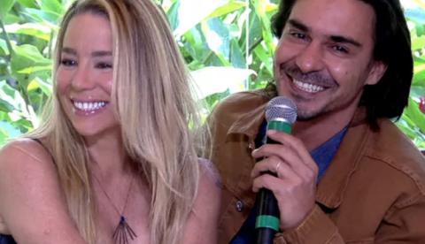 Danielle Winits e André Gonçalves se casam em cartório