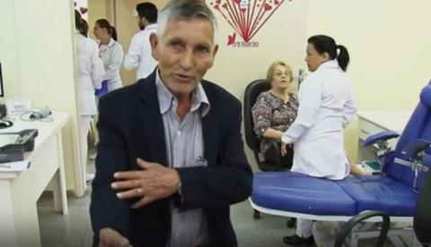 Homem doa sangue para mais de 100 transfusões