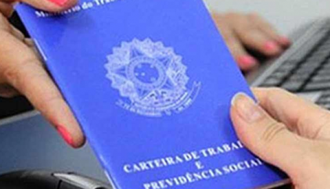 Feira do trabalho oferece serviços jurídicos e emissão de documentos em Manaus