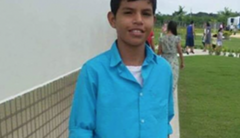 Adolescente sai de casa para passear e desaparece em Manaus