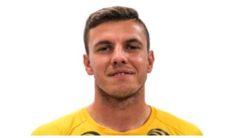 Goleiro escapa da morte por causa do aniversário