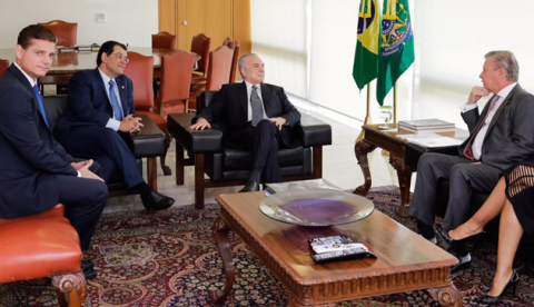 Prefeito se reúne com presidente Temer para negociar liberação de recursos