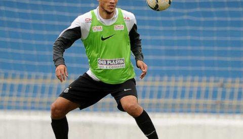  Pai de Neto afirma que o zagueiro voltará a jogar