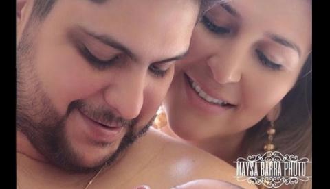 Jorge, da dupla com Mateus, posa com filho e esposa