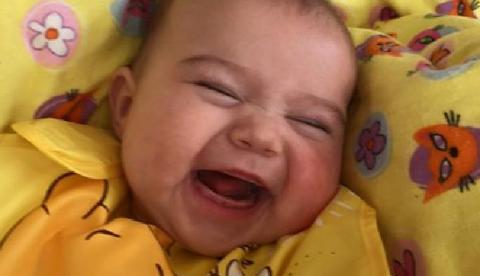 Bebê morre após cair de trocador e pai negar socorro 