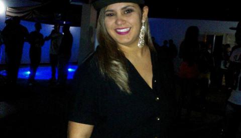 Jovem morta tem corpo retirado de velório por policias