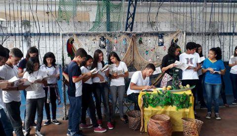 Alunos da rede municipal produzem livro de poesias e cordéis