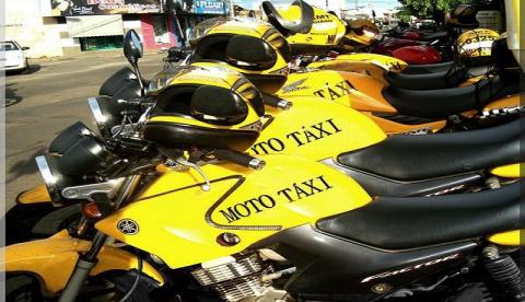 Mototáxis oferecem serviço à brasileiros que querem sair da Venezuela