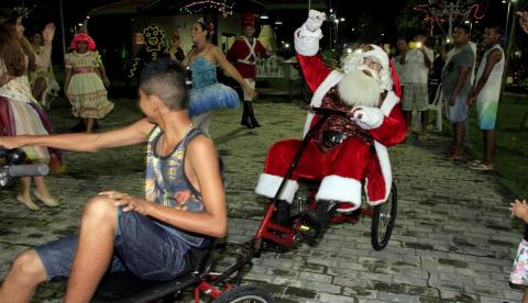 Natal Solidário dos Bilhares entrega brinquedos arrecadados no bairro São Jorge 
